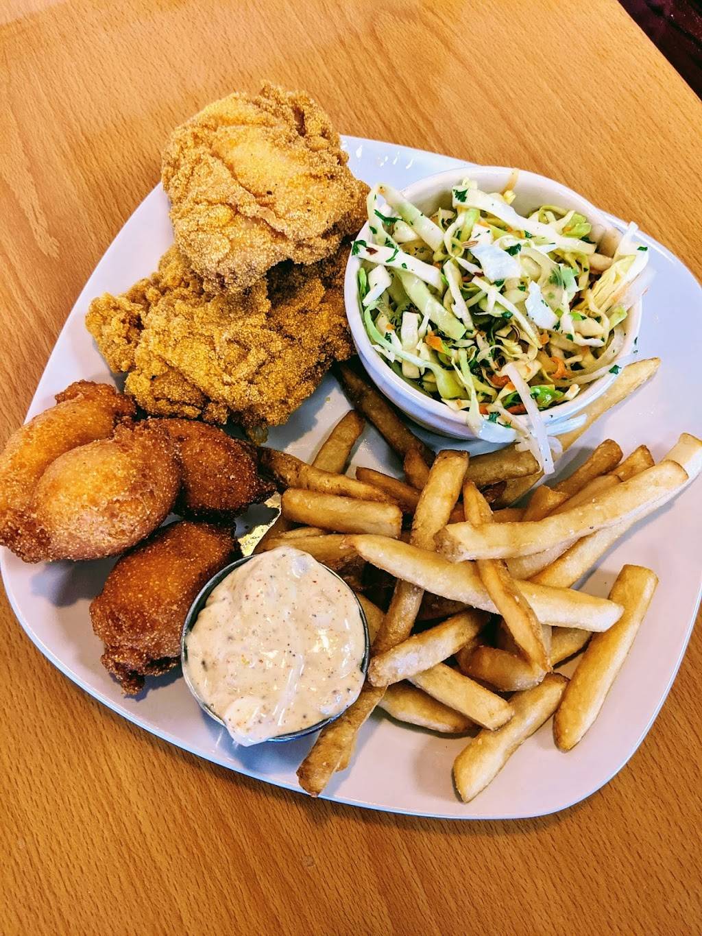 The Farm House Diner | restaurant | 2303 E Washington St, Bloomington, IL 61704, USA | 3096620186 OR +1 309-662-0186