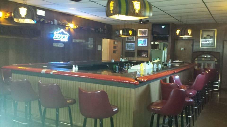 Sidetrack Inn | restaurant | 102 W Railroad St, Apple River, IL 61001, USA | 8155942278 OR +1 815-594-2278