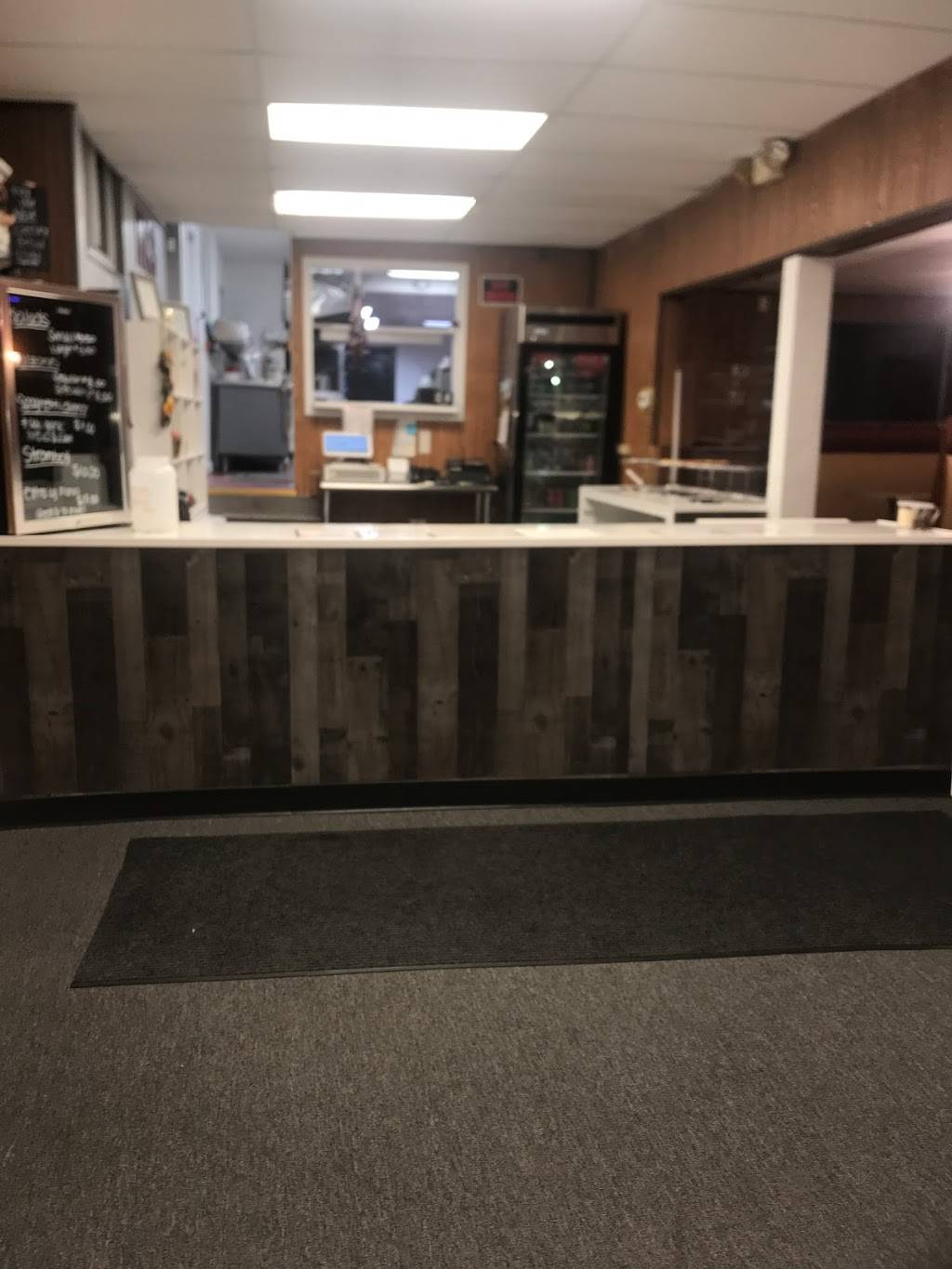 MCs pizzeria | restaurant | 813 East Ave, Erie, PA 16503, USA | 8144524210 OR +1 814-452-4210