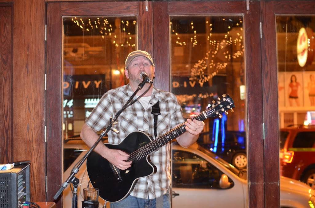 Merkles Bar & Grill | restaurant | 3516 N Clark St, Chicago, IL 60657, USA | 7732441025 OR +1 773-244-1025