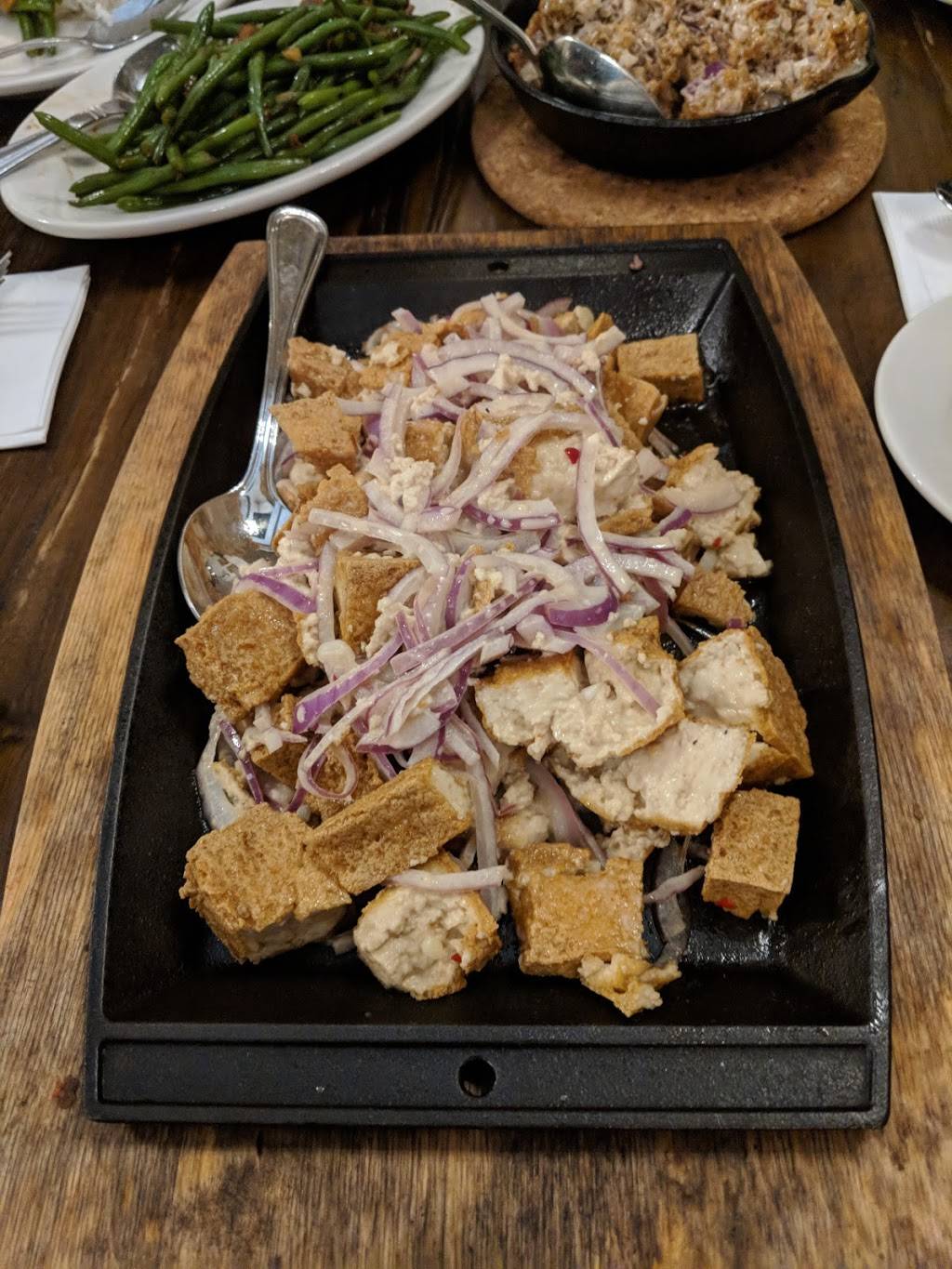 Mama Fina’s NYC House of Filipino Sisig | restaurant | 167 Avenue A, New York, NY 10009, USA | 9172620893 OR +1 917-262-0893