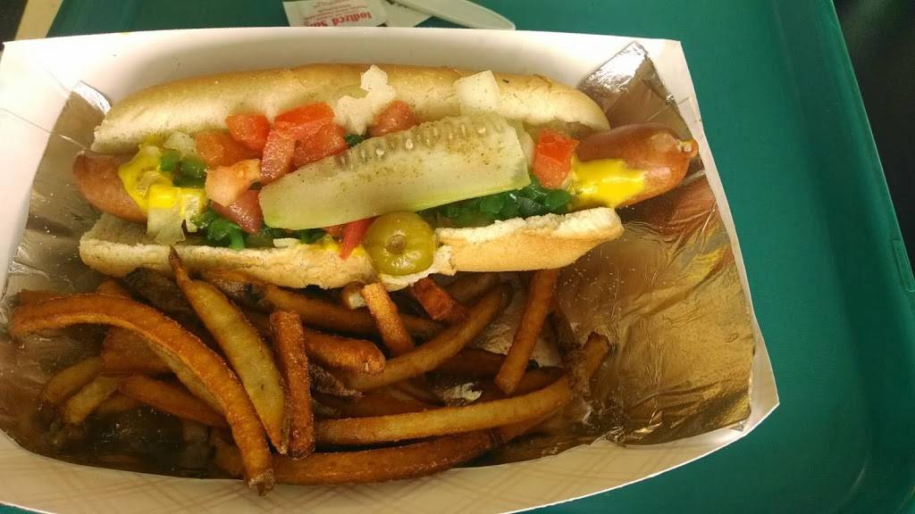 Bugsys Chicago Dog | restaurant | 311 Broadway St, Mt Vernon, IL 62864, USA | 6182423647 OR +1 618-242-3647