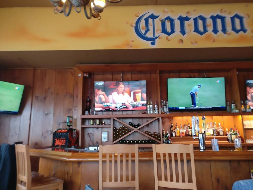 Wild Wing | restaurant | 714 Lakeshore Rd E 1 & 6, Mississauga, ON L5G 1J6, Canada | 9052781500 OR +1 905-278-1500