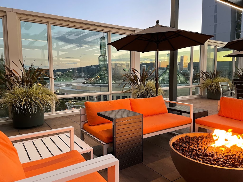 Metropolitan Tavern | restaurant | 1021 NE Grand Ave Suite 600, Portland, OR 97232, USA | 5039633600 OR +1 503-963-3600