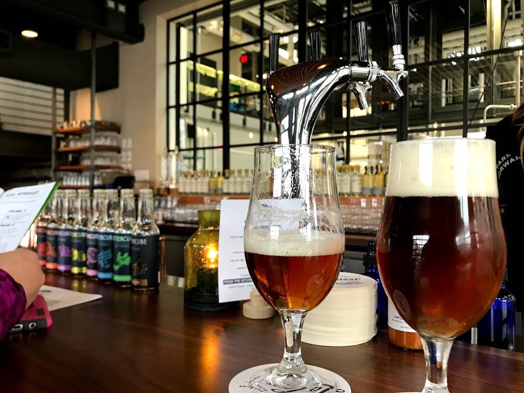 La Crosse Distilling Co. | restaurant | 129 Vine St, La Crosse, WI 54601, USA | 6088818800 OR +1 608-881-8800