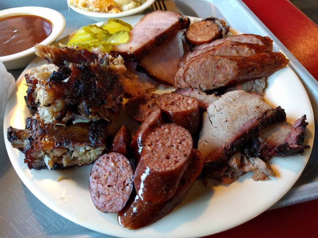 Smokey Johns Bar-B-Que & Home Cooking | restaurant | 1820 W Mockingbird Ln, Dallas, TX 75235, USA | 2143522752 OR +1 214-352-2752