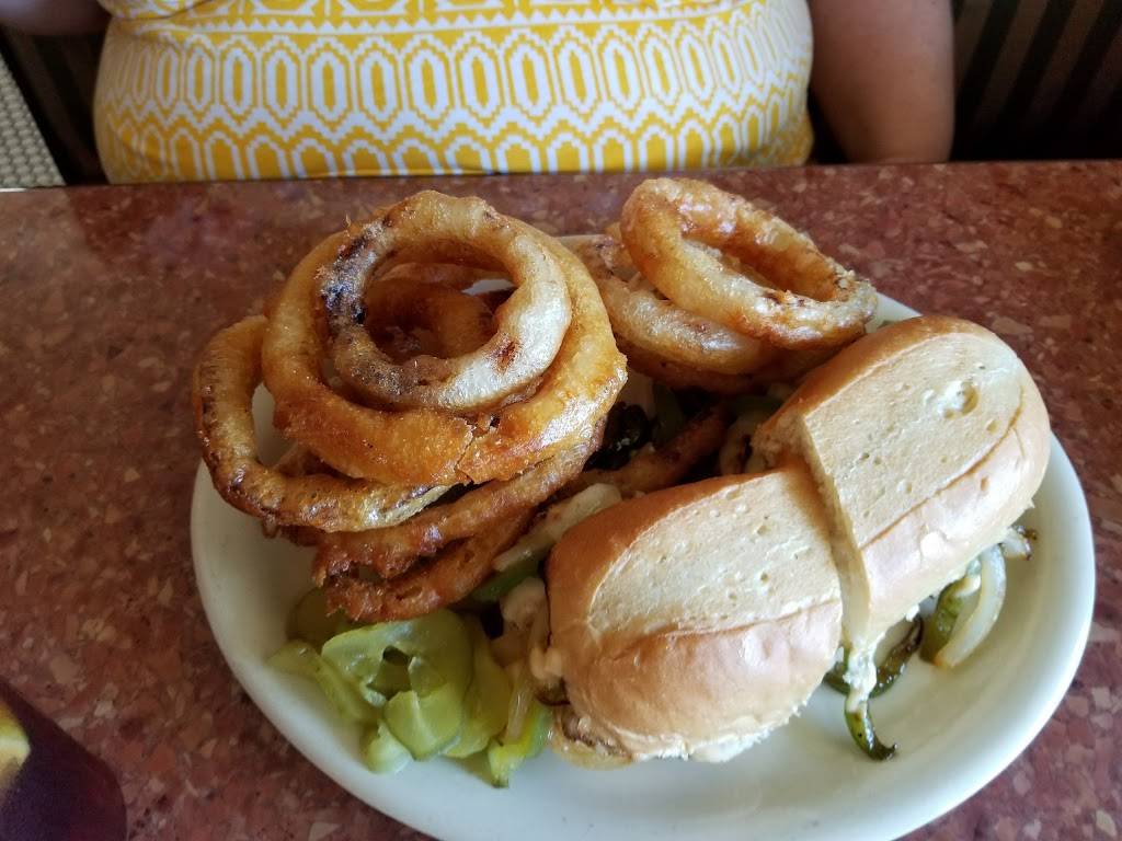 Trenton House | restaurant | 2 E Broadway, Trenton, IL 62293, USA | 6182242400 OR +1 618-224-2400