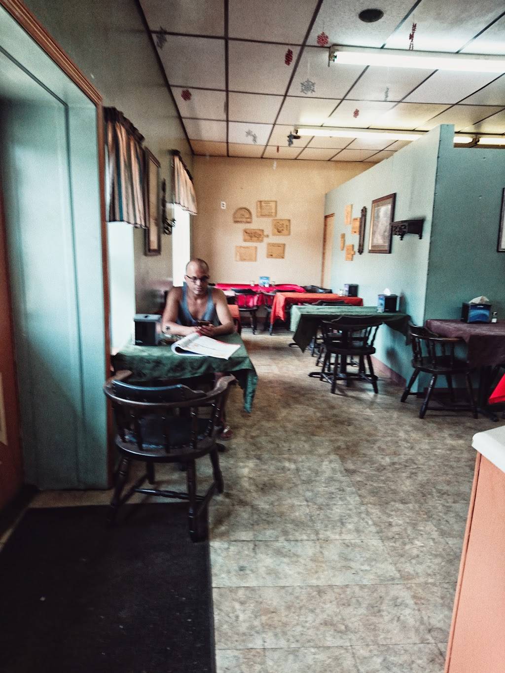 Libbys Cakes Catering & Deli | restaurant | 129 Lothbury Ave, Middlesboro, KY 40965, USA | 6062423235 OR +1 606-242-3235