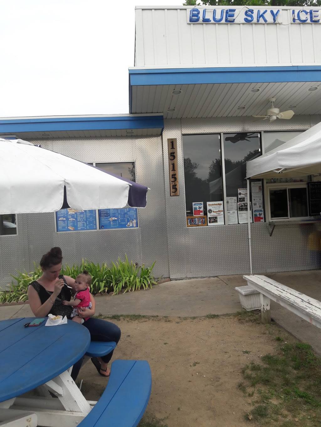 Blue Sky Ice Cream & Hamburgers | restaurant | 15155 Huron River Dr, Romulus, MI 48174, United States | 7349412583 OR +1 734-941-2583