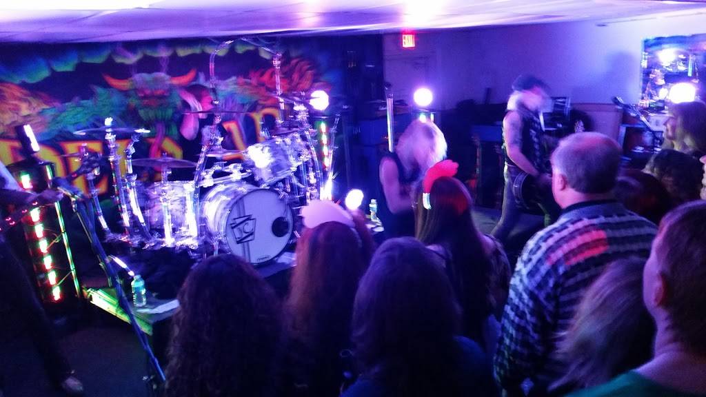 Richard Henrys | restaurant | 16715 National Pike, Hagerstown, MD 21740, USA | 2403297123 OR +1 240-329-7123