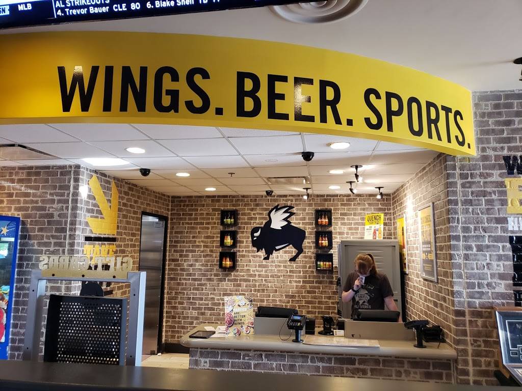Buffalo Wild Wings | meal takeaway | 310 Indian Lake Blvd, Hendersonville, TN 37075, USA | 6158242199 OR +1 615-824-2199
