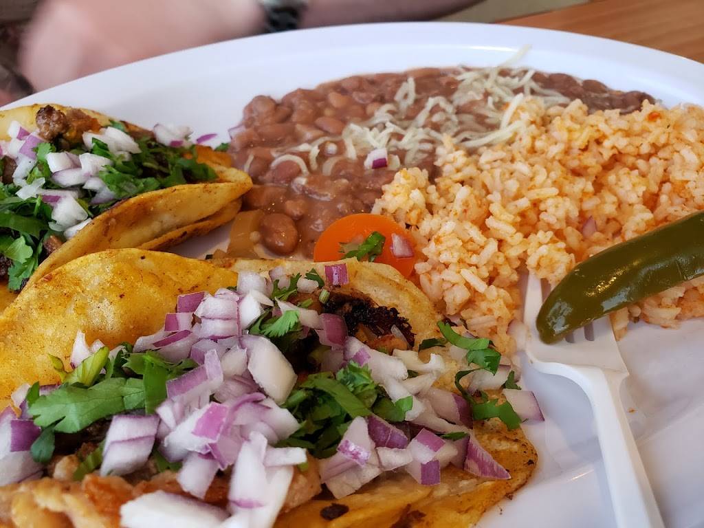 Volcanos Mexican Food | restaurant | 2030 W Lindsey St, Norman, OK 73069, USA | 4052172911 OR +1 405-217-2911