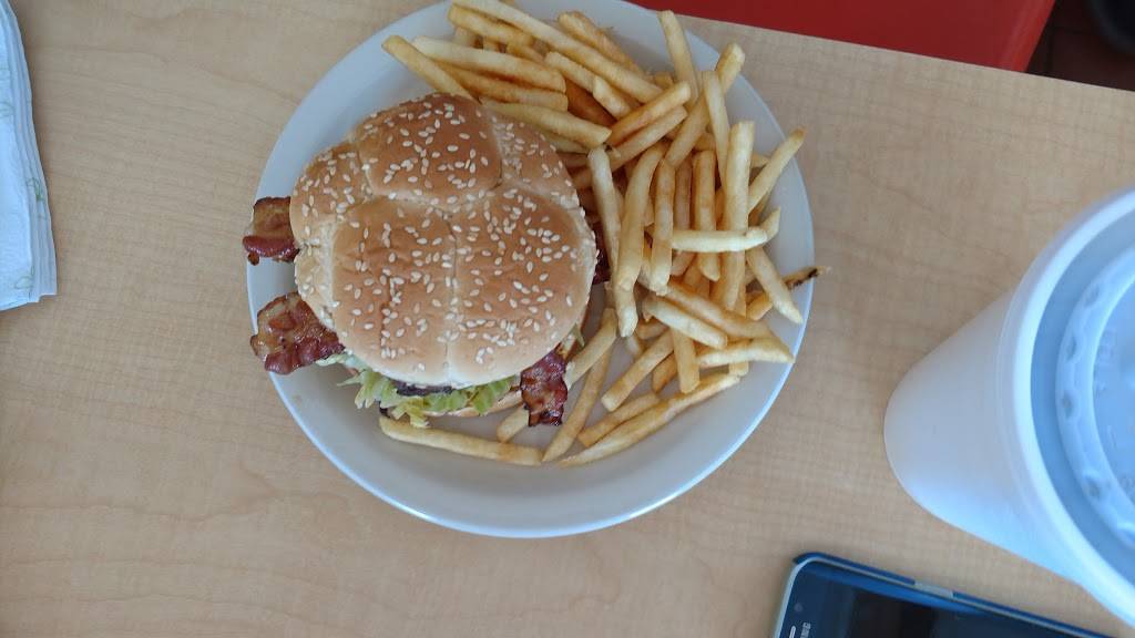 Mels Drive In | restaurant | 50 E Main St, San Manuel, AZ 85631, USA | 5203854212 OR +1 520-385-4212