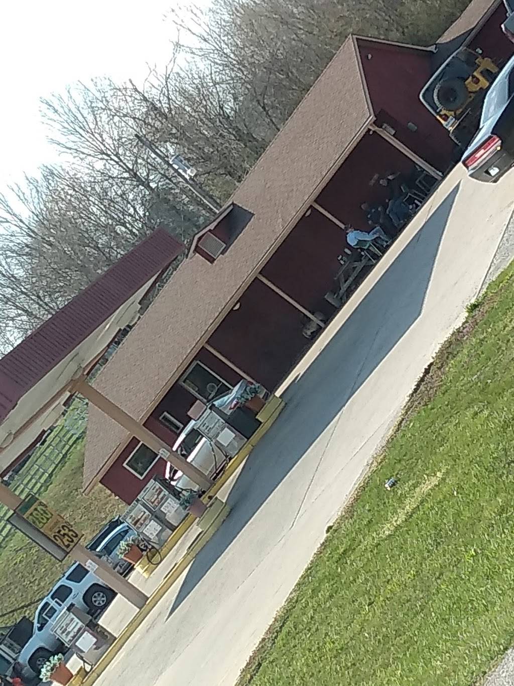 Lil Country Store Pizza | restaurant | 17752 MO-177, Jackson, MO 63755, USA | 5732432882 OR +1 573-243-2882