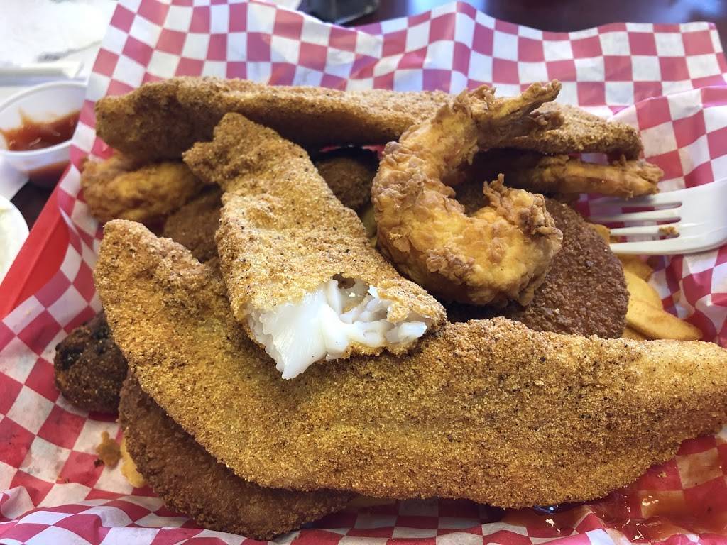 Sams Southern Eatery | restaurant | 1020 W Panola St, Carthage, TX 75633, USA | 9036312111 OR +1 903-631-2111