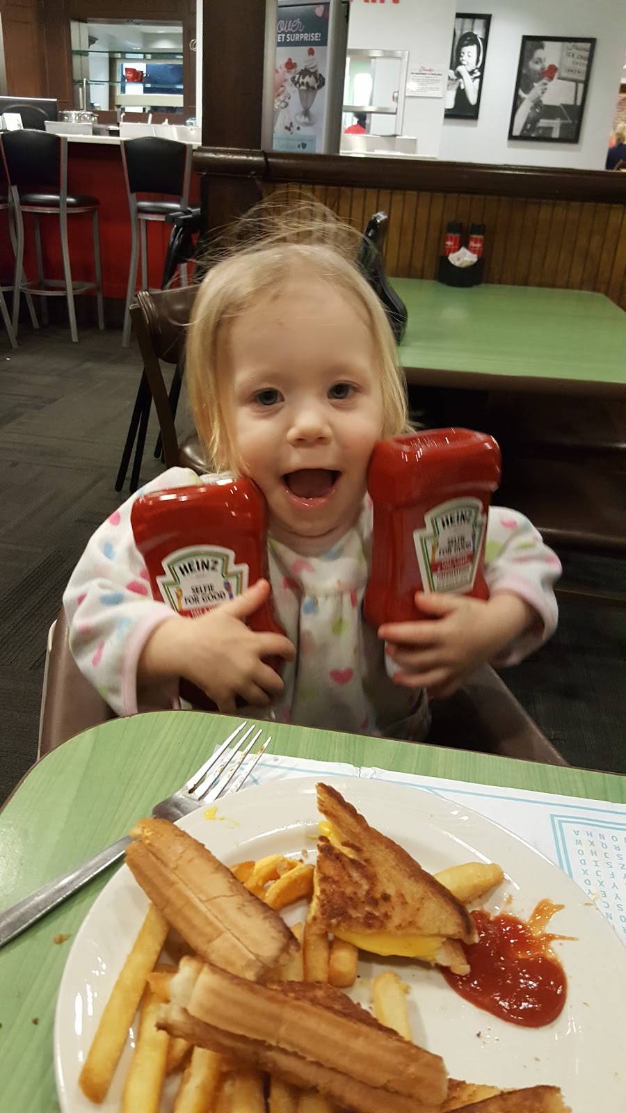 Friendlys | restaurant | Whitney Memorial Hwy, 3075 NY-50, Saratoga Springs, NY 12866, USA | 5185831598 OR +1 518-583-1598