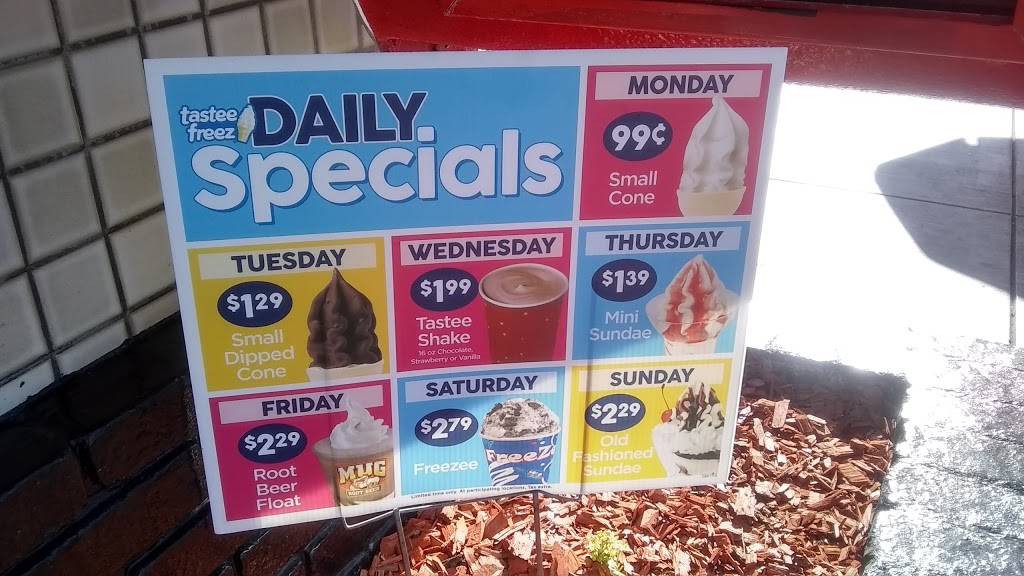 Wienerschnitzel | restaurant | 902 E Santa Clara St, San Jose, CA 95116, USA | 4082933897 OR +1 408-293-3897