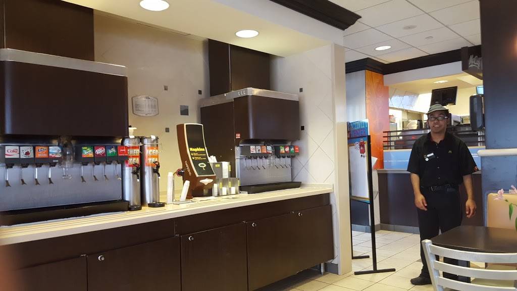 McDonalds | cafe | 1335 County Farm Rd, Carol Stream, IL 60188, USA | 6308308810 OR +1 630-830-8810