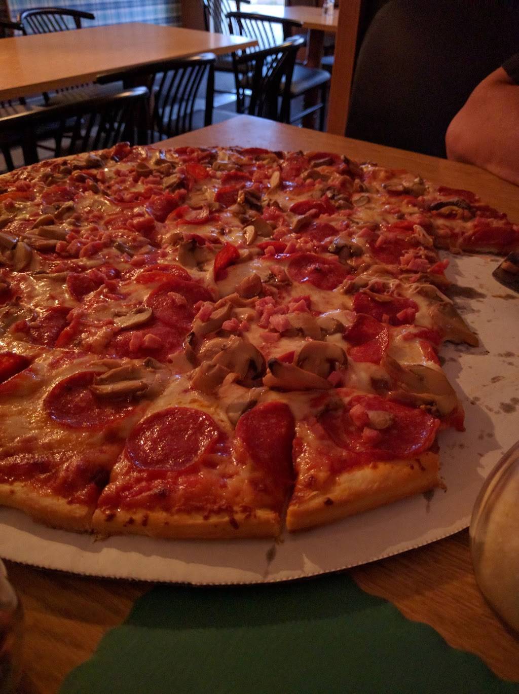 Maurizios Pizza East | restaurant | 2940 Wabash Ave, Terre Haute, IN 47803, USA | 8122320633 OR +1 812-232-0633