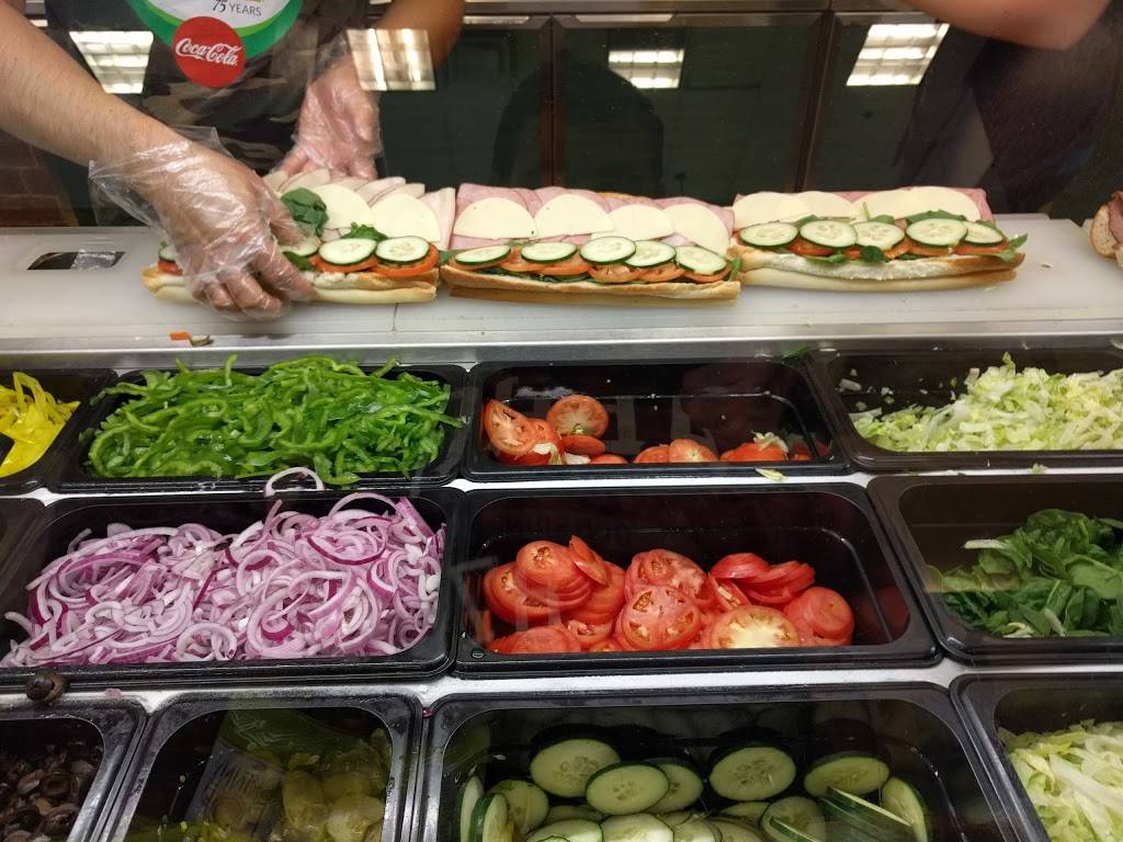 Subway Restaurants | restaurant | 60 E Jackson Blvd, Chicago, IL 60604, USA | 3128800240 OR +1 312-880-0240