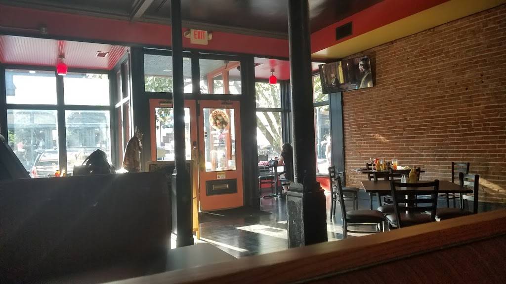 Chickens Place | restaurant | 142 N Main St, St Charles, MO 63301, USA | 6364931998 OR +1 636-493-1998