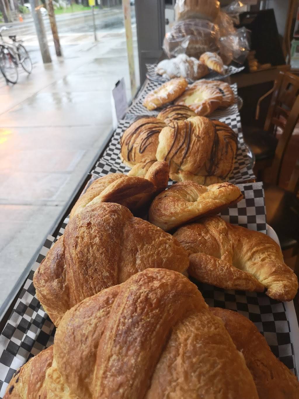 Cafe Naturalis | restaurant | 2198 Queen St E, Toronto, ON M4E 1E7, Canada | 4165515255 OR +1 416-551-5255