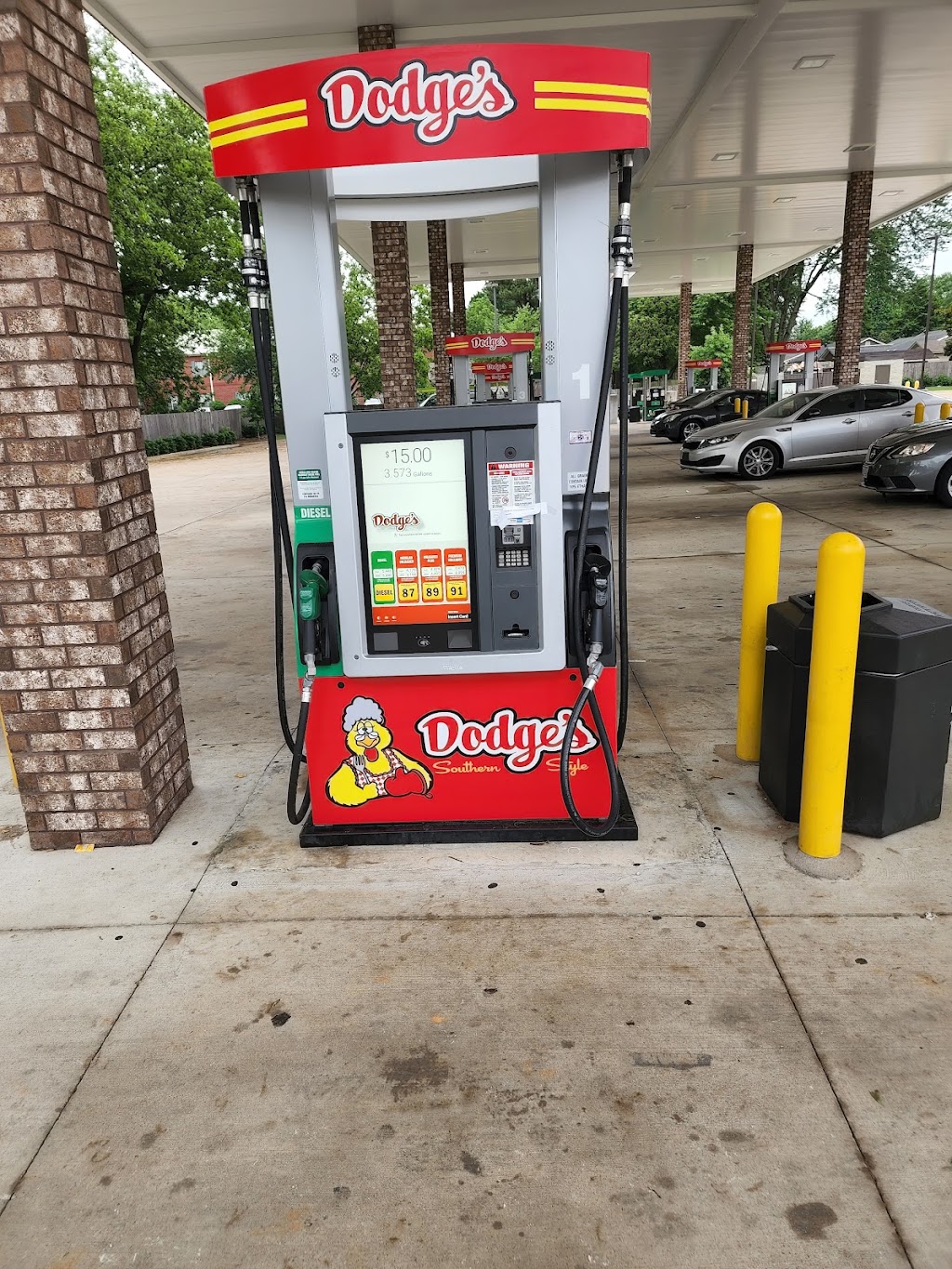 Dodges - Jackson 2 | restaurant | 2670 N Highland Ave, Jackson, TN 38305, USA | 7317364155 OR +1 731-736-4155