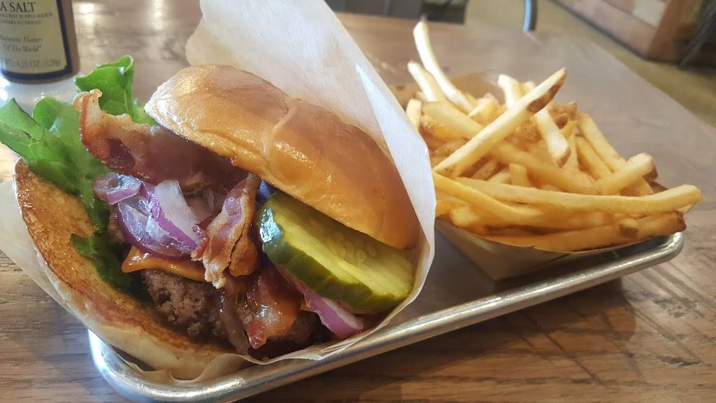 Chillburger | restaurant | 1225 Veterans Pkwy #400, Clarksville, IN 47129, USA | 8127259157 OR +1 812-725-9157