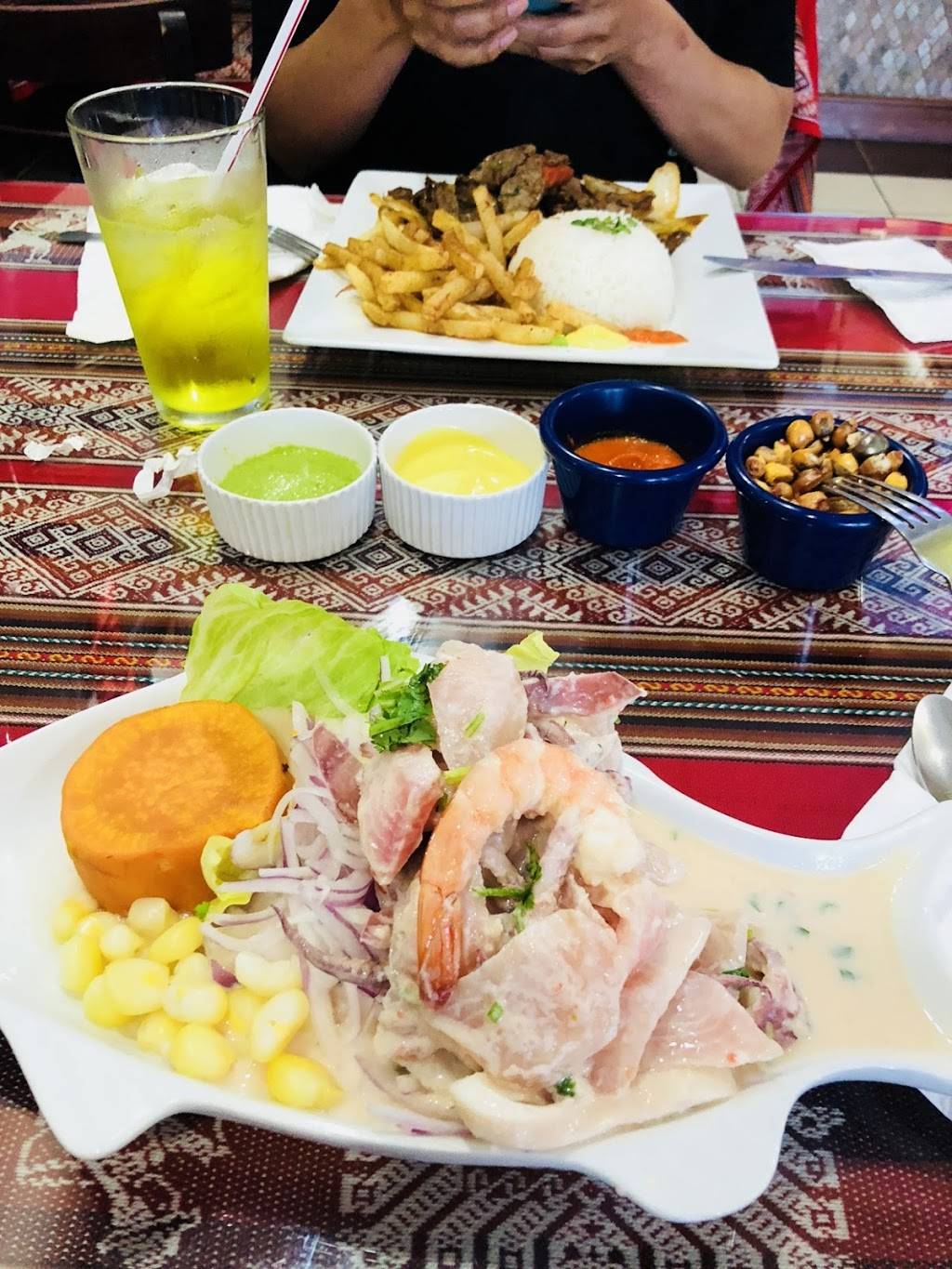 Las 3 Regiones | restaurant | 13840 Braddock Rd, Centreville, VA 20121, USA | 7038305930 OR +1 703-830-5930