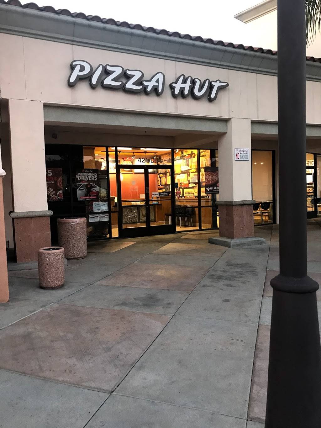 Pizza Hut | restaurant | 421 S Reino Rd, Newbury Park, CA 91320, USA | 8053750174 OR +1 805-375-0174