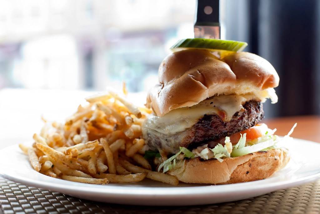 Hutch American Kitchen + Bar | cafe | 1477 W Winnemac Ave, Chicago, IL 60640, USA | 7736724900 OR +1 773-672-4900