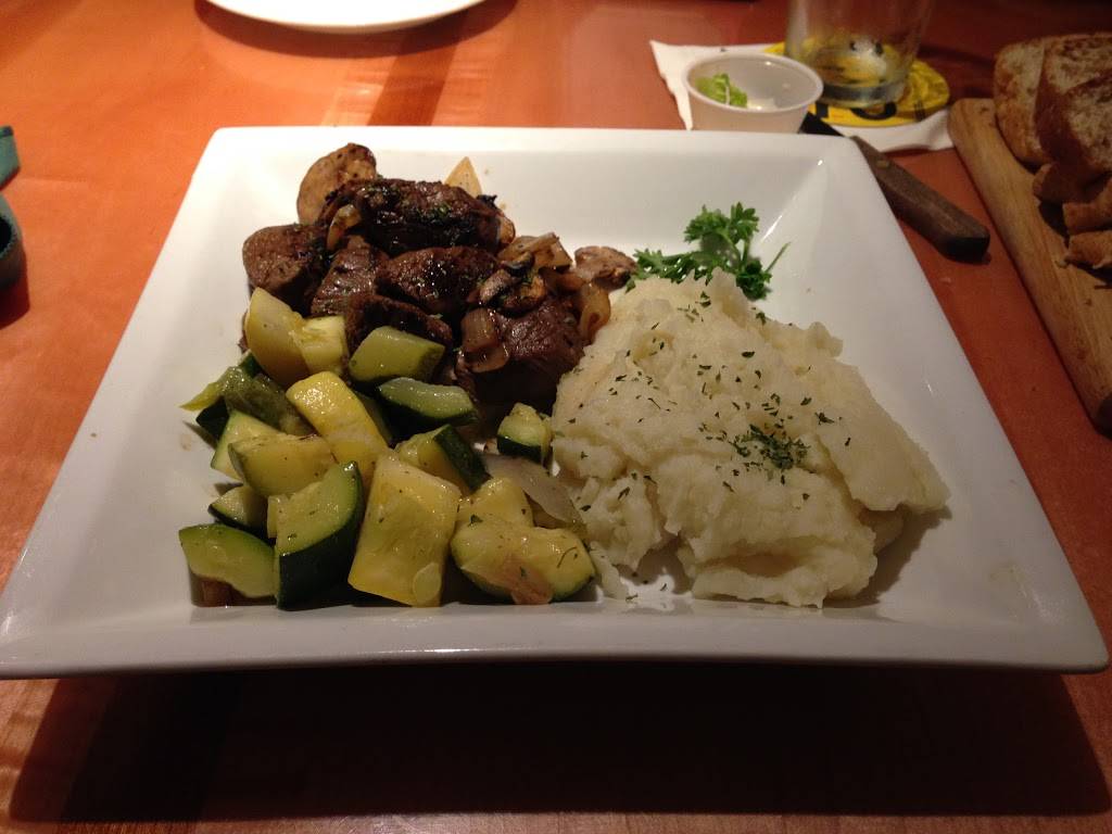 Charlmont Restaurant and Pub | restaurant | 116 VT-15 west, Morristown, VT 05661, USA | 8028884242 OR +1 802-888-4242