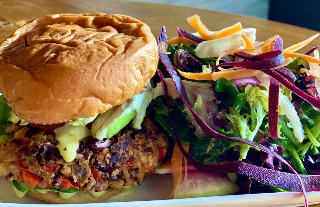 The Pinemoor | restaurant | 1101 N Highland St, Arlington, VA 22201, USA | 5719702592 OR +1 571-970-2592