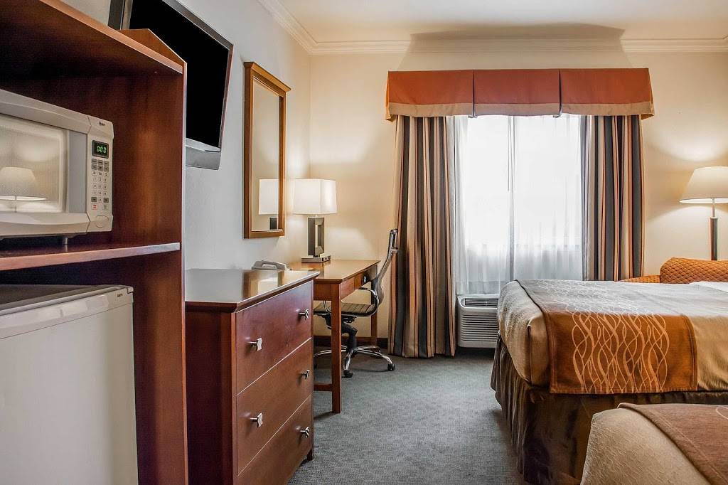 Comfort Inn Huntsville near University | restaurant | 4725 University Dr, Huntsville, AL 35816, USA | 2565622525 OR +1 256-562-2525