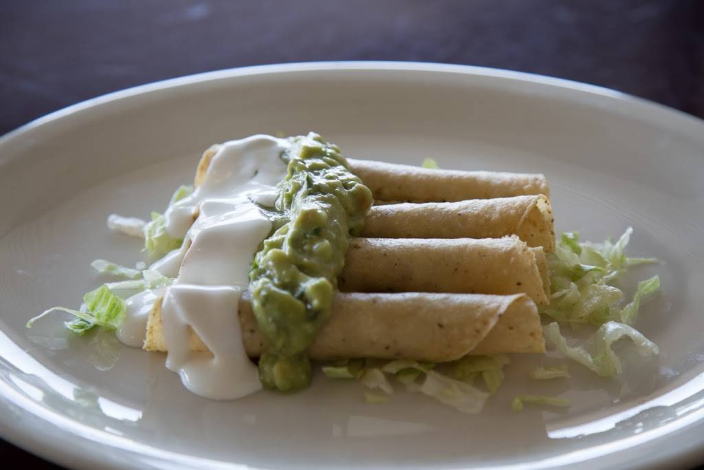 Normas Casa De Tacos | restaurant | 8051 Market St #7, Youngstown, OH 44512, USA | 3309657461 OR +1 330-965-7461