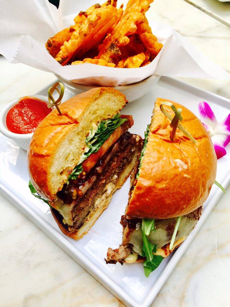 Salt Kitchen & Lounge | restaurant | 350 Ocean Dr, Miami Beach, FL 33139, USA | 3057138025 OR +1 305-713-8025