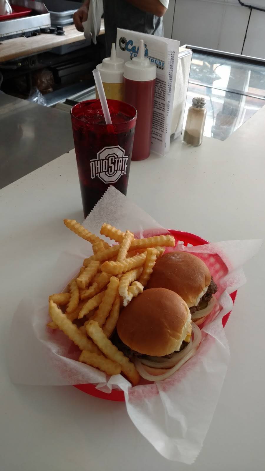 Carls Townhouse | restaurant | 95 W 2nd St, Chillicothe, OH 45601, USA | 7407731660 OR +1 740-773-1660