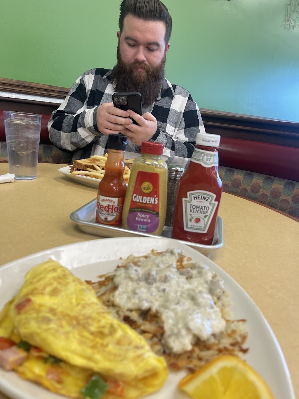 DOMS DELI | restaurant | 18412 Telegraph Rd Suite C, Brownstown Charter Twp, MI 48174, USA | 7345324141 OR +1 734-532-4141