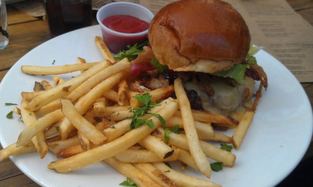 Public House | restaurant | 41971 Main St, Temecula, CA 92590, USA | 9516767305 OR +1 951-676-7305