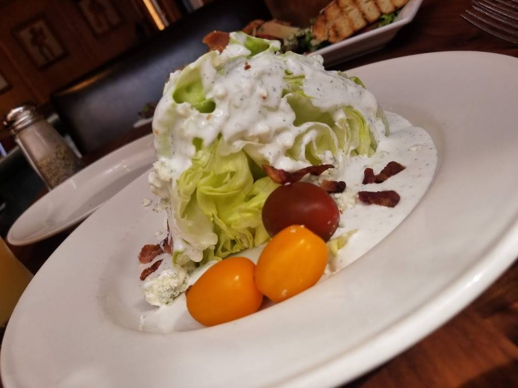 The Vineyard Restaurant and Bar | restaurant | 605 S I St, Madera, CA 93637, USA | 5596740923 OR +1 559-674-0923