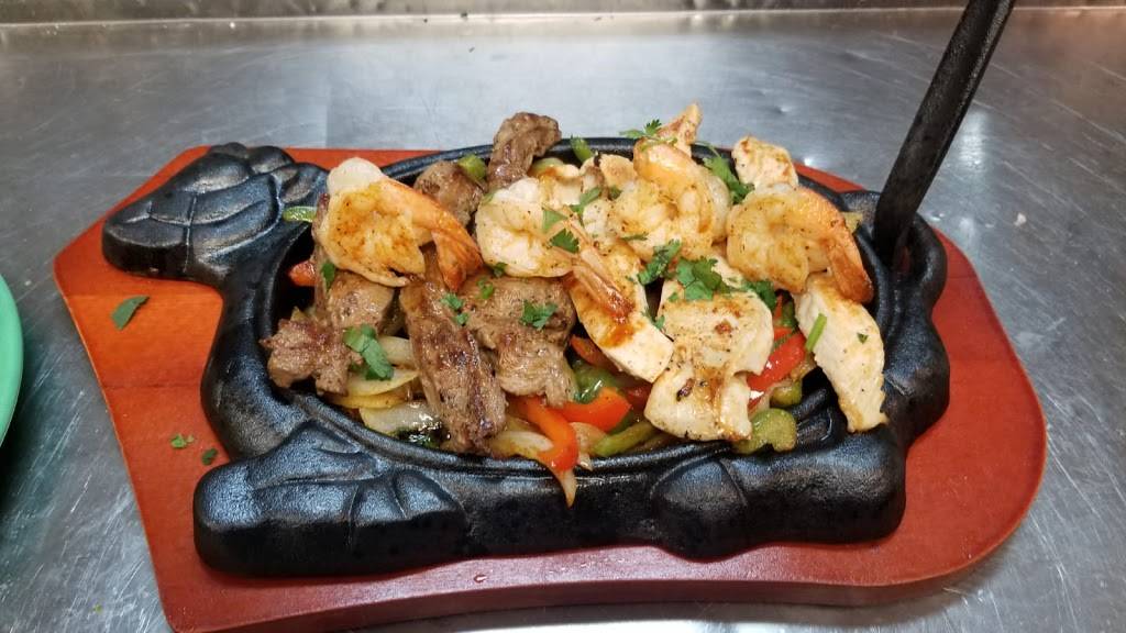 La Chilanga bar and Grill | restaurant | 3229 Williams Blvd, Kenner, LA 70065, USA | 5044702056 OR +1 504-470-2056