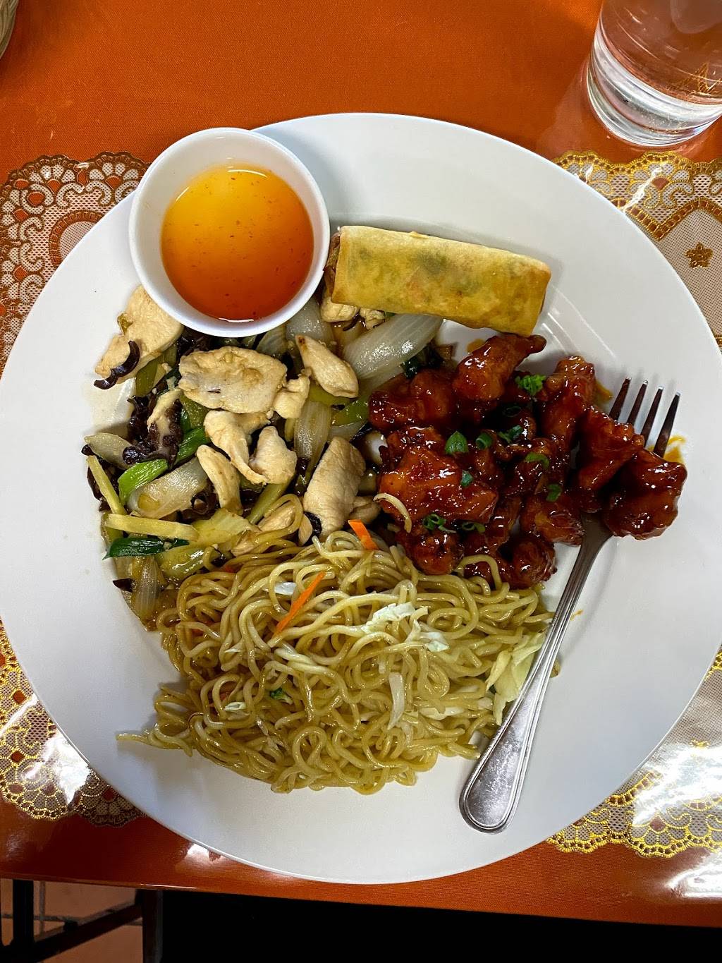 Lams Thai and Chinese Restaurant | restaurant | 11640 Victory Blvd, North Hollywood, CA 91606, USA | 8189388763 OR +1 818-938-8763