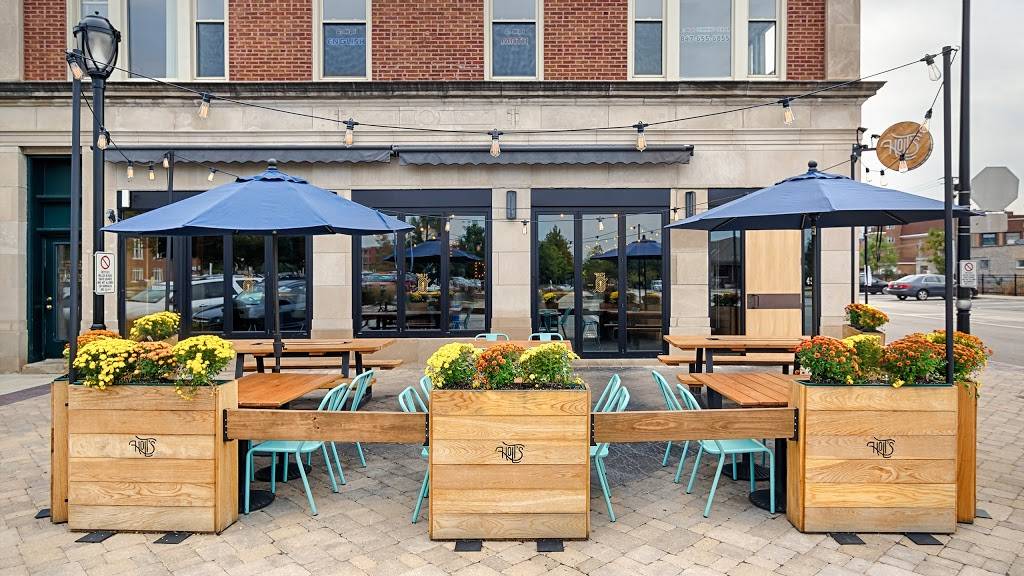 Holts | restaurant | 43 S Prospect Ave, Park Ridge, IL 60068, USA | 8477204484 OR +1 847-720-4484