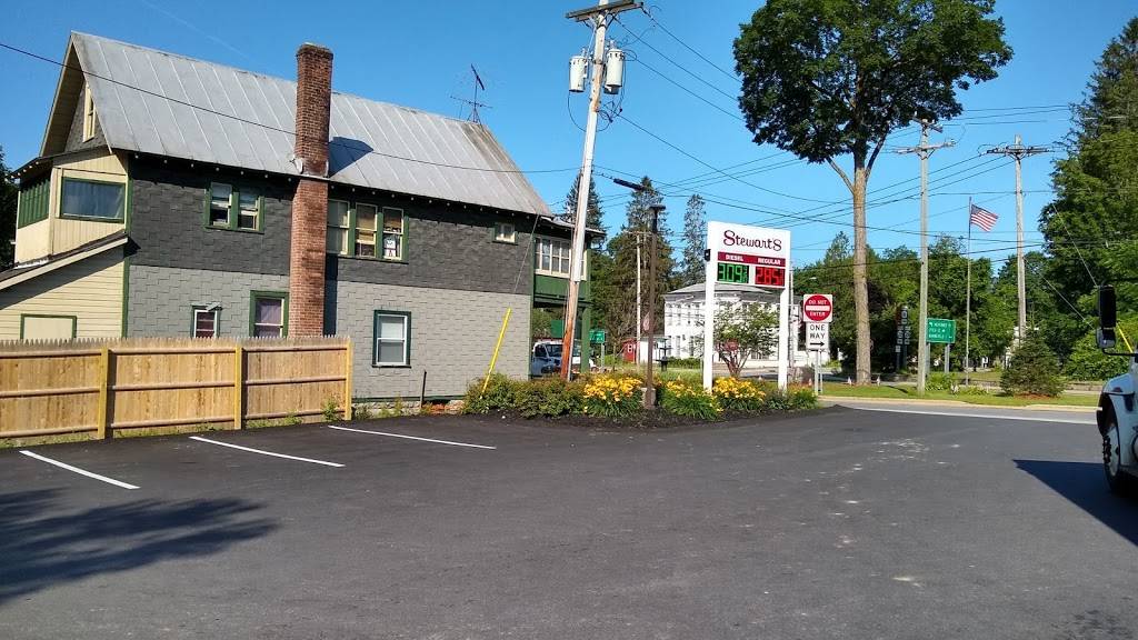Stewarts Shops | meal takeaway | 8 Cold Brook St, Poland, NY 13431, USA | 3158265417 OR +1 315-826-5417