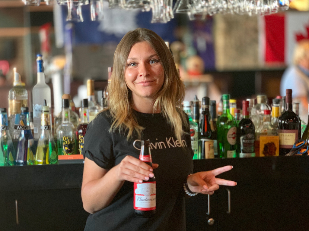 Wingporium | Leaside Sports Bar | restaurant | 856 Eglinton Ave E, East York, ON M4G 2L1, Canada | 6473521000 OR +1 647-352-1000