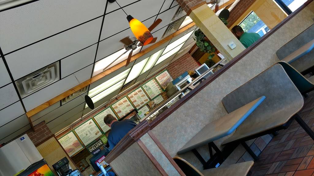 Subway | meal takeaway | 1540 North, Hill Field Rd, Layton, UT 84041, USA | 8015471497 OR +1 801-547-1497