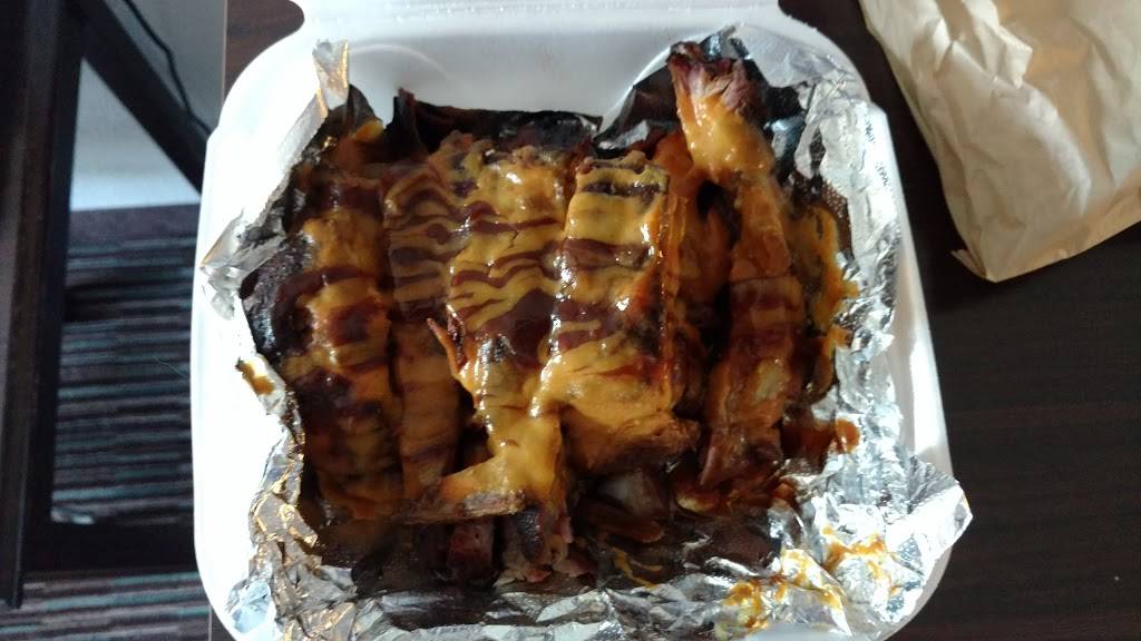 McCrays Backyard Bar-B-Q and Seafood | restaurant | 1521 45th St, Riviera Beach, FL 33407, USA | 5613703216 OR +1 561-370-3216