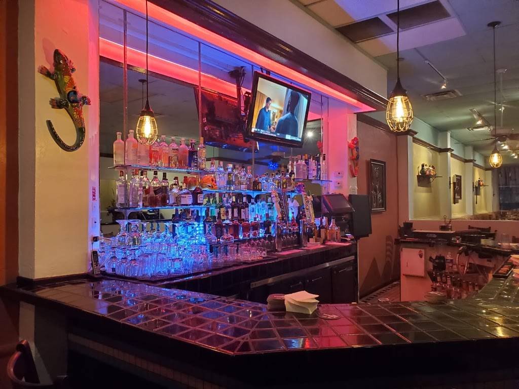 Velascos Mexican Food | restaurant | 123 W Main St, Visalia, CA 93291, USA | 5593727102 OR +1 559-372-7102