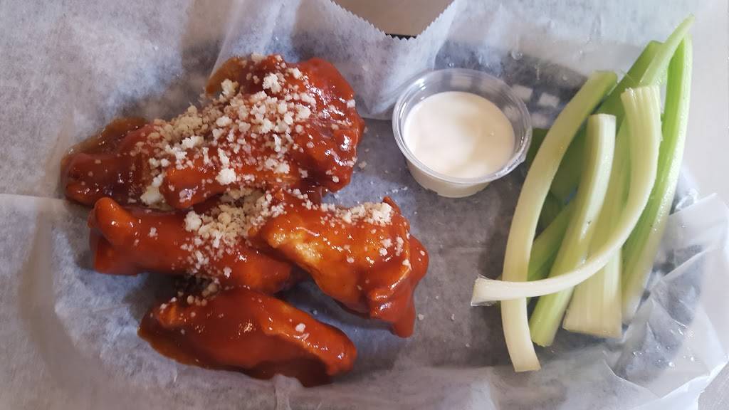 Walkers Bar & Grill | restaurant | 176 McGovern Blvd, Crescent Township, PA 15046, USA | 7244570662 OR +1 724-457-0662