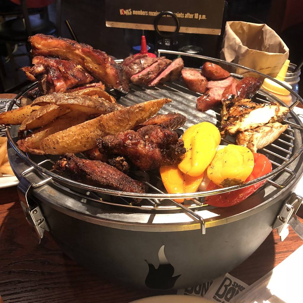 Smokey Bones | meal takeaway | 31b Universal Blvd, Warwick, RI 02886, USA | 4018212789 OR +1 401-821-2789